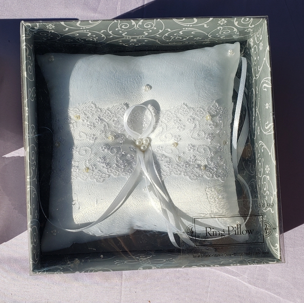 Elegant White Wedding Ring pillow